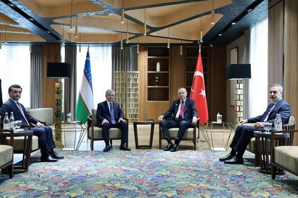 Erdoğan ve Mirziyoyev, Türkistan'da Resmi Görüşme Yaptı