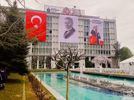 İBB ve Üsküdar Belediyesi'ne Yönelik Operasyonlarda 19 Kişi Gözaltında