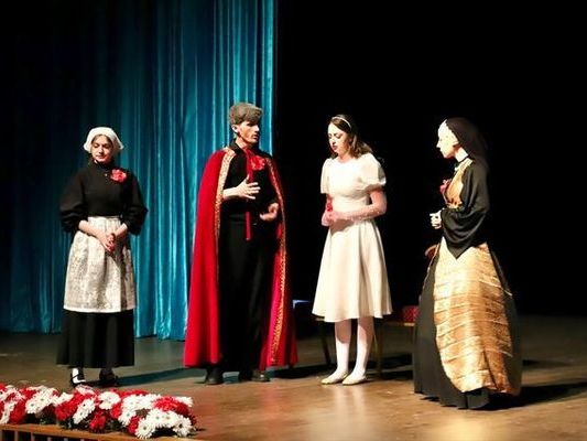 ARÜ Öğrencileri İngilizce Romeo ve Juliet Oyununu Başarıyla Sahneledi