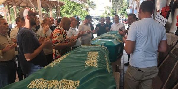 Manisa'da Kalp Krizi Geçiren İki Arkadaş 15 Dakika Arayla Hayatını Kaybetti