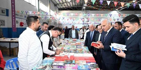 Vali Murat Zorluoğlu Çermik 6. Kitap Fuarı ve Kültür Festivalini Ziyaret Etti