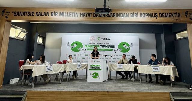 Mardin'de Yeşilay Liselerarası Münazara Bölge Finali Yapıldı