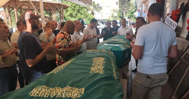 Manisa'da Kalp Krizi Geçiren İki Arkadaş 15 Dakika Arayla Hayatını Kaybetti