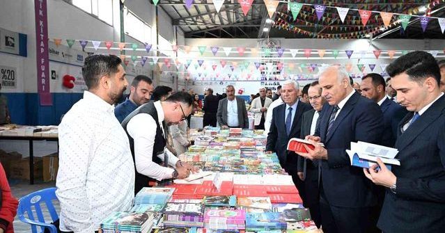 Vali Murat Zorluoğlu Çermik 6. Kitap Fuarı ve Kültür Festivalini Ziyaret Etti