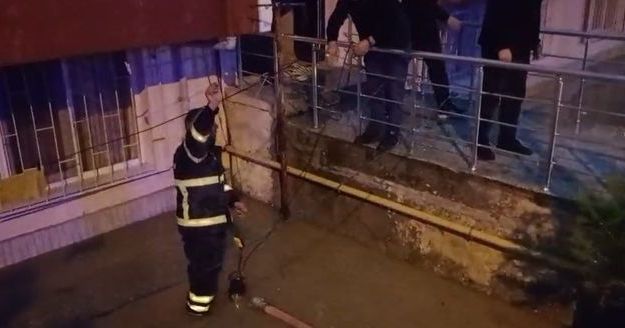 Zile'de Akşam Saatlerinde Yoğun Dolu ve Sağanak Yağış Hayatı Olumsuz Etkiledi