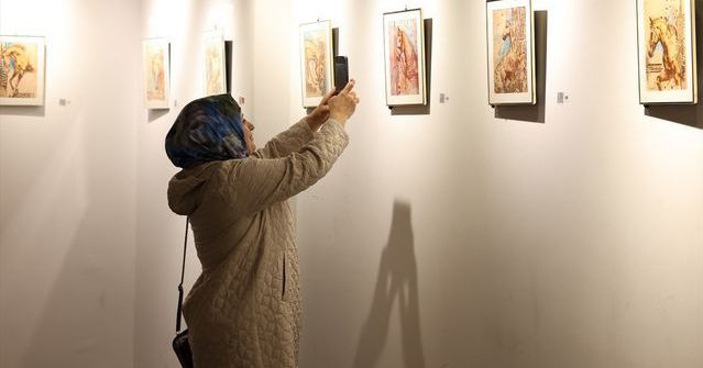 Bağcılar'da "Hat İçinde" Sergisi Sanatseverlerle Buluştu