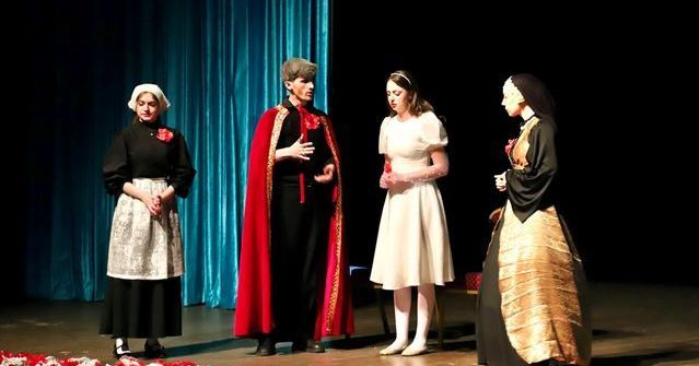 ARÜ Öğrencileri İngilizce Romeo ve Juliet Oyununu Başarıyla Sahneledi