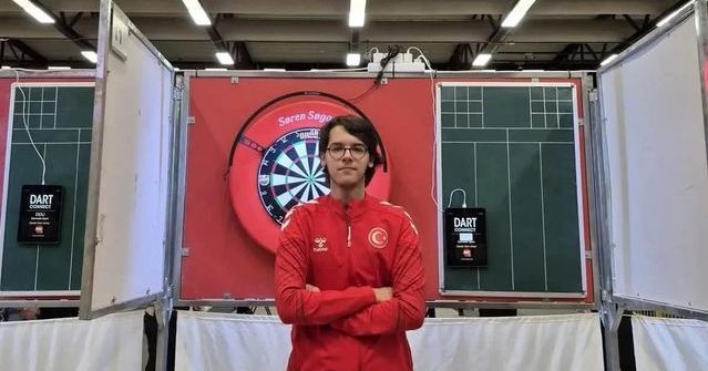 Yıldırımlı Dartçı Toprak Aras Danimarka'da Ödül Aldı