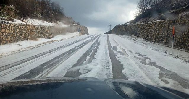 Tunceli'de Dolu Yağışı Ulaşımı Zorlaştırdı