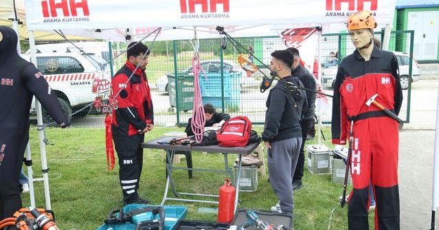 Sakarya'da Üniversite Öğrencileri ve Sektör Temsilcileri Kariyer Zirvesinde Buluştu