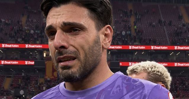 Galatasaray Kalecisi Günay Güvenç, Taraftar Tepkisi Sonrası Gözyaşlarına Boğuldu