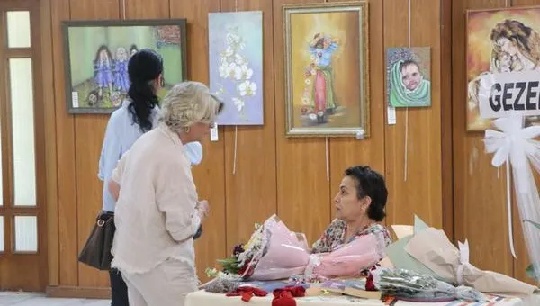 Adanalı Ressam Leyla Gezerli'nin 'Mucize Bebek' Tablosu Sergide Büyük İlgi Gördü