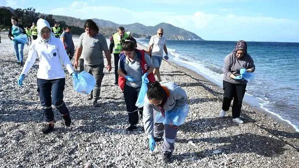 Çıralı Sahilinde Geniş Katılımlı Temizlik Kampanyası Düzenlendi