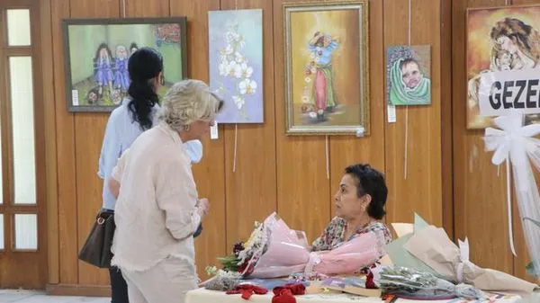 Adanalı Ressam Leyla Gezerli'nin 'Mucize Bebek' Tablosu Sergide Büyük İlgi Gördü