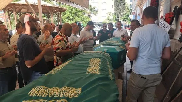 Manisa'da Kalp Krizi Geçiren İki Arkadaş 15 Dakika Arayla Hayatını Kaybetti