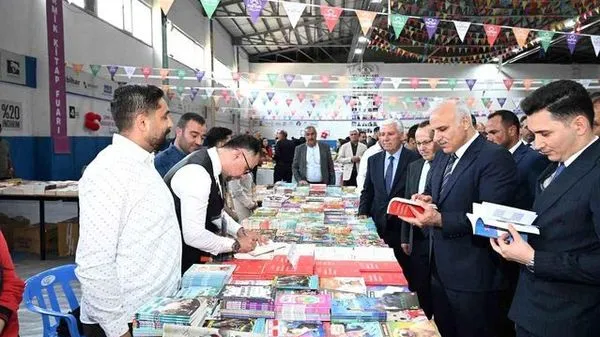Vali Murat Zorluoğlu Çermik 6. Kitap Fuarı ve Kültür Festivalini Ziyaret Etti