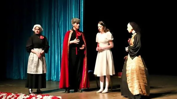 ARÜ Öğrencileri İngilizce Romeo ve Juliet Oyununu Başarıyla Sahneledi