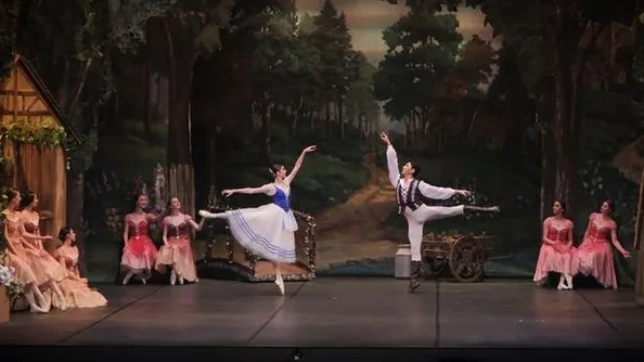 Mersin'de Mersin Kültür Yolu Festivali Kapsamında 'Giselle' Balesi Sahnelendi