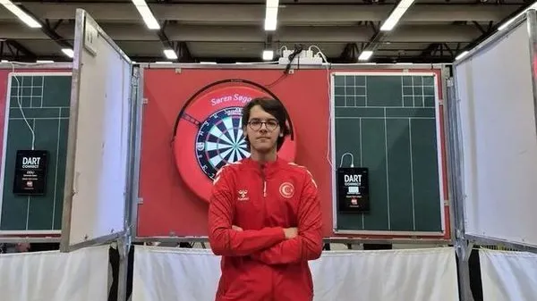 Yıldırımlı Dartçı Toprak Aras Danimarka'da Ödül Aldı