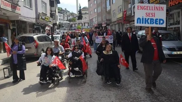 Niksar’da Engelliler Haftası’nda Farkındalık Yürüyüşü Düzenlendi