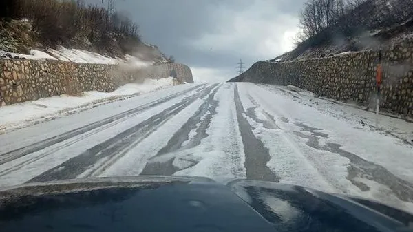 Tunceli'de Dolu Yağışı Ulaşımı Zorlaştırdı