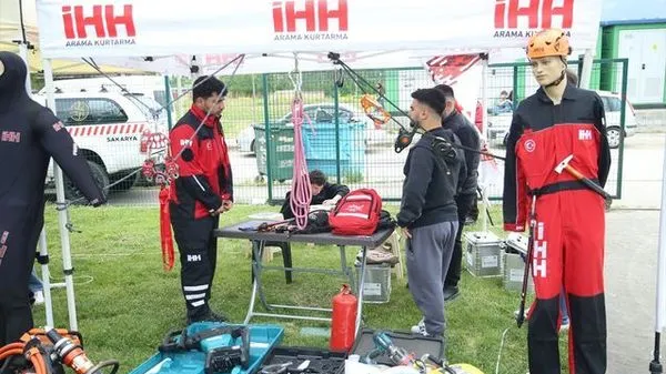 Sakarya'da Üniversite Öğrencileri ve Sektör Temsilcileri Kariyer Zirvesinde Buluştu