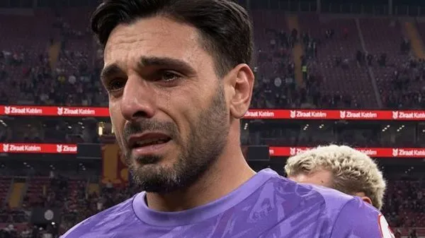 Galatasaray Kalecisi Günay Güvenç, Taraftar Tepkisi Sonrası Gözyaşlarına Boğuldu