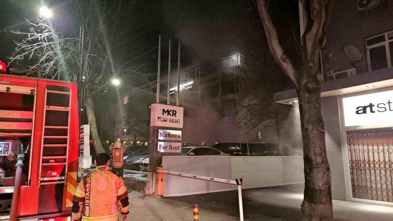 Beşiktaş'ta Araç Yangını: Kundaklama Şüphesi Üzerinde Duruluyor