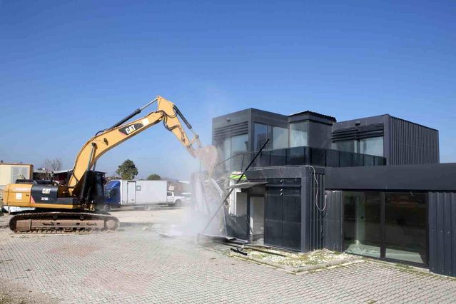 Nilüfer Belediyesi, İmar Aykırı 3 Yapıyı Yıkarak Mücadeleyi Sürdürüyor