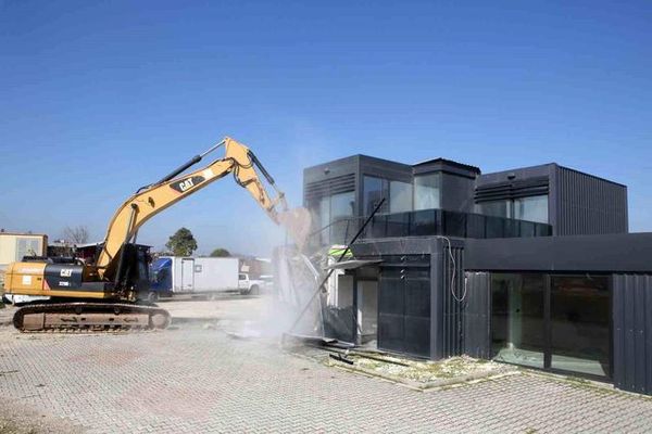 Nilüfer Belediyesi, İmar Aykırı 3 Yapıyı Yıkarak Mücadeleyi Sürdürüyor