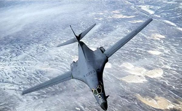 ABD B-1 ve B-2 Bombardıman Uçakları İngiltere'ye Sevk Edildi: İran'a Büyük Operasyon İhtimali