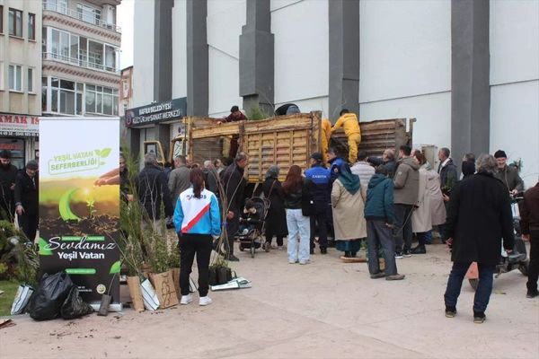 Bafra'da 23 Bin 900 Fidan Vatandaşlara Dağıtıldı