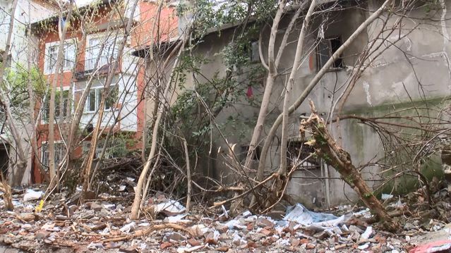 Fatih'te Arkeolojik Sitede İzinsiz Define Kazısı Suçüstü Yakalandı