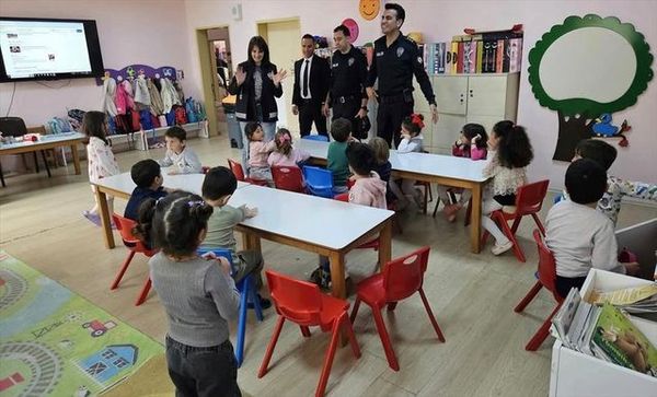 Datça Anaokulu Öğrencileri Polis Haftası Etkinliğinde Polisi Ziyaret Etti