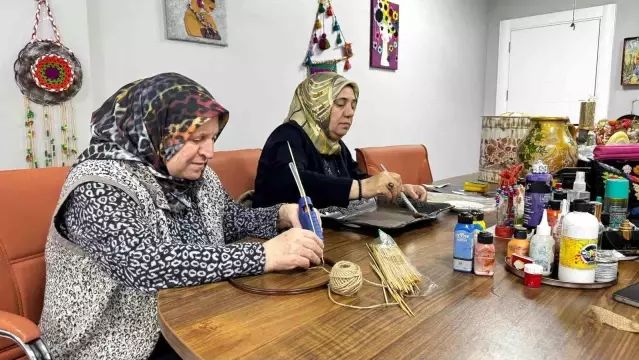 Ağrı'da Sıfır Atık Kursunda Eski Eşyalar Sanata Dönüşüyor