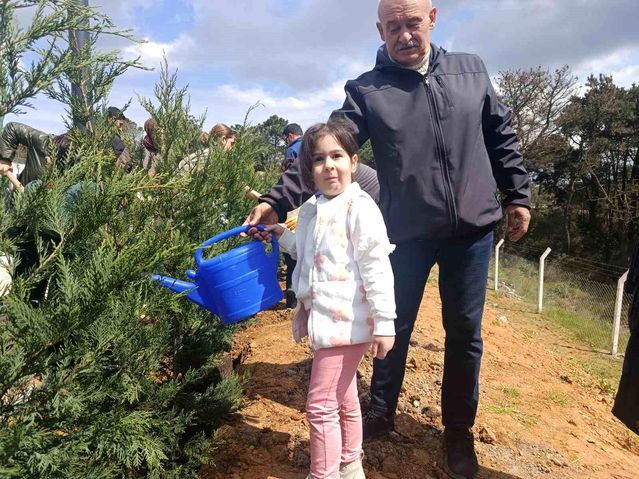 Gaziosmanpaşa'da Çocuklar 'Nesilden Nesile Fidan Dikimi'yle Doğayla Buluştu