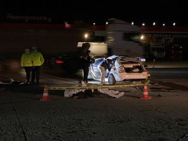 Mamak'ta Takla Atan Otomobil TIR Şoförüne Çarptı: Şoför Yaşamını Yitirdi