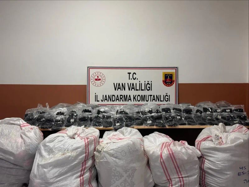 Başkalede 5.8 Milyon TL Değerinde Kaçak Eşya Ele Geçirildi