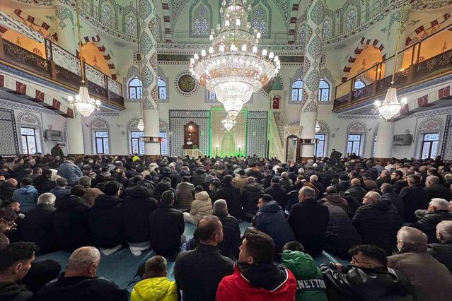 Niğde'de Bayram Namazı Sonrası Protokol ve Vatandaşlar Bayramlaştı