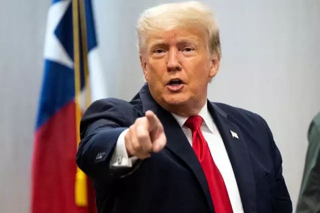 Trump ABD Olmadan NATO'yu 'Kağıttan Kaplan' Olarak Nitelendirdi