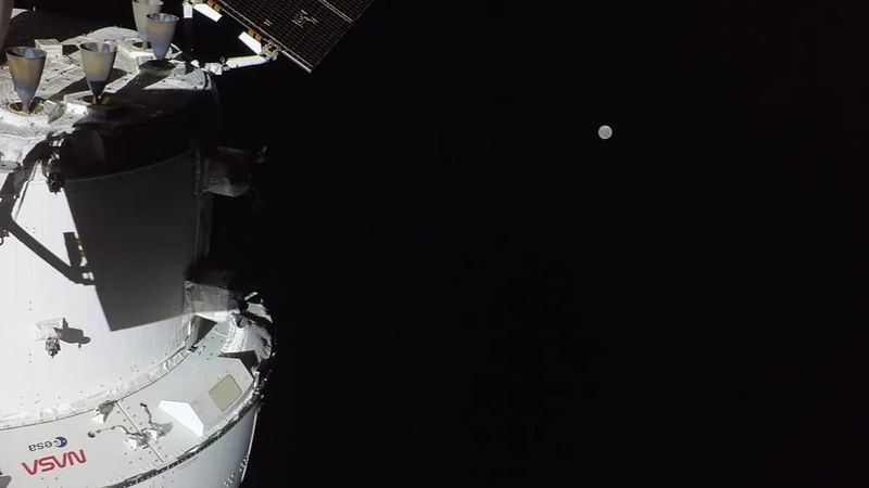 Artemis II Astronotları Ay'ın Arka Yüzünü İlk Kez Yakından İnceledi