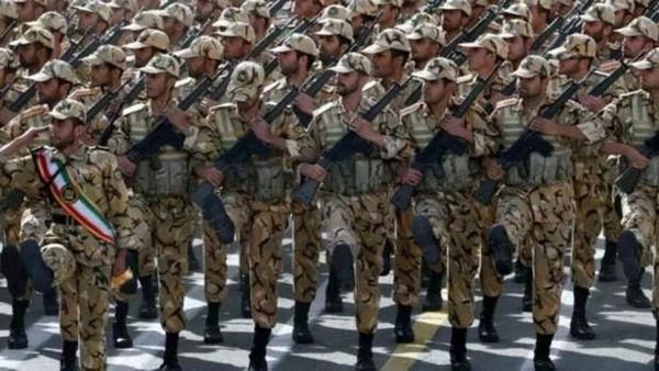 İran, 12 Yaş Üstü Vatandaşları Vatan Savunmasına Katılmaya Davet Etti