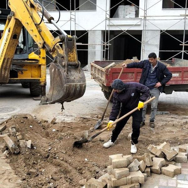 Edremit Belediyesi, Altınkum ve Kadıköy’de Yolları Yeniliyor