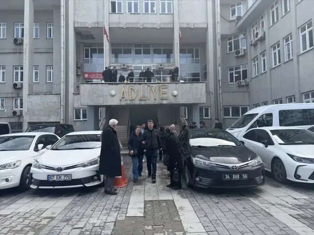 Kilimli'de Boşanma Aşamasındaki Eşini ve Kayınvalidesini Öldüren Sanığın Davası Başladı