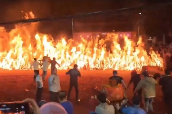 Çin'de Savaş Ortasında Geleneksel Fener Festivali ve Guo Huoshan Töreni İlgi Çekti