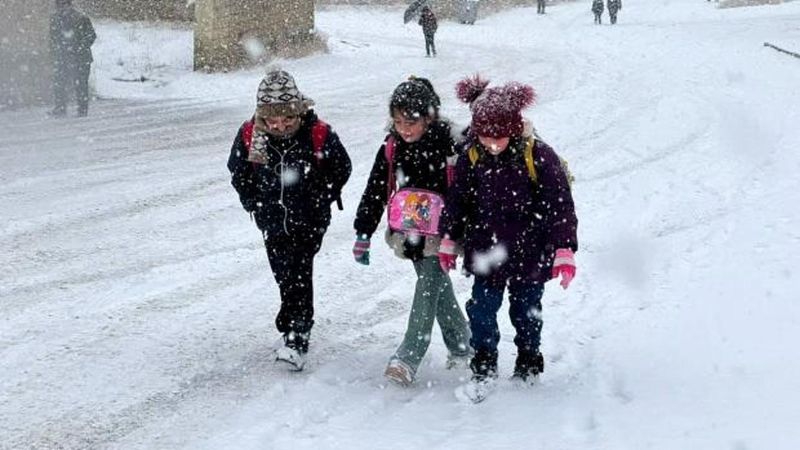 Erzurum'da Yoğun Kar Nedeniyle Okullar 1 Gün Tatil Edildi