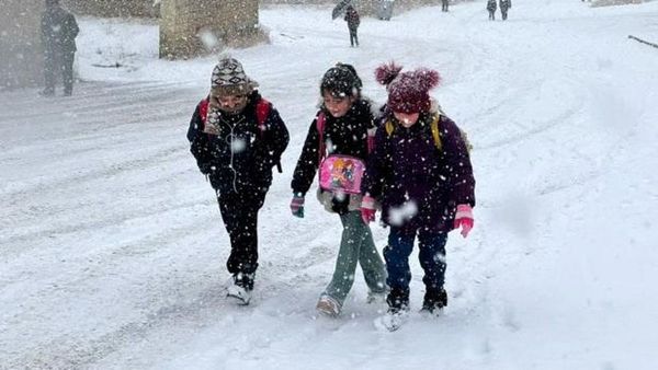 Erzurum'da Yoğun Kar Nedeniyle Okullar 1 Gün Tatil Edildi