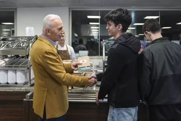 Ümraniye Belediyesi'nden 'Tatlı Niyetine Kitap' Etkinliğiyle Öğrencilere Kitap Desteği