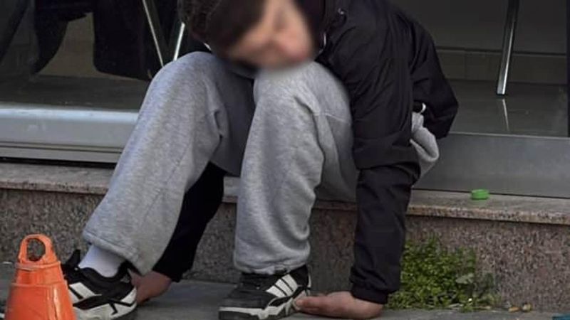 Adapazarı’nda Sokakta Anormal Davranışlar Sergileyen Genç Sağlık Ekiplerinin Müdahalesini Engelledi