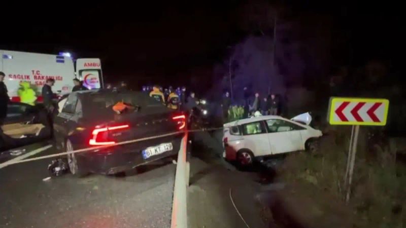 Beykoz'da Otomobil ve Hafif Ticari Araç Çarpıştı: 1 Ölü, 5 Yaralı